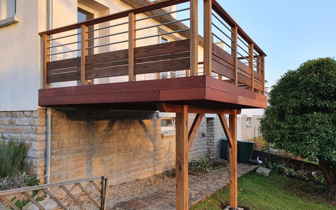 Réalisation d’une terrasse sur poteaux en Mukulung…