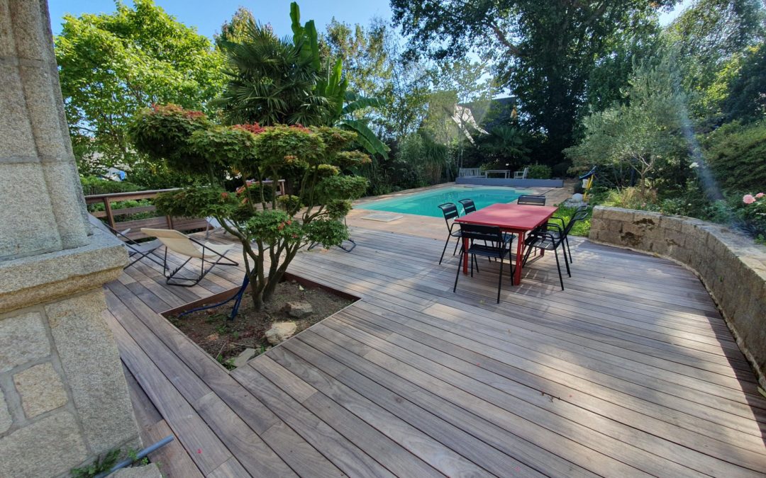 Réalisation d’une terrasse en Padouk posée sur plo…