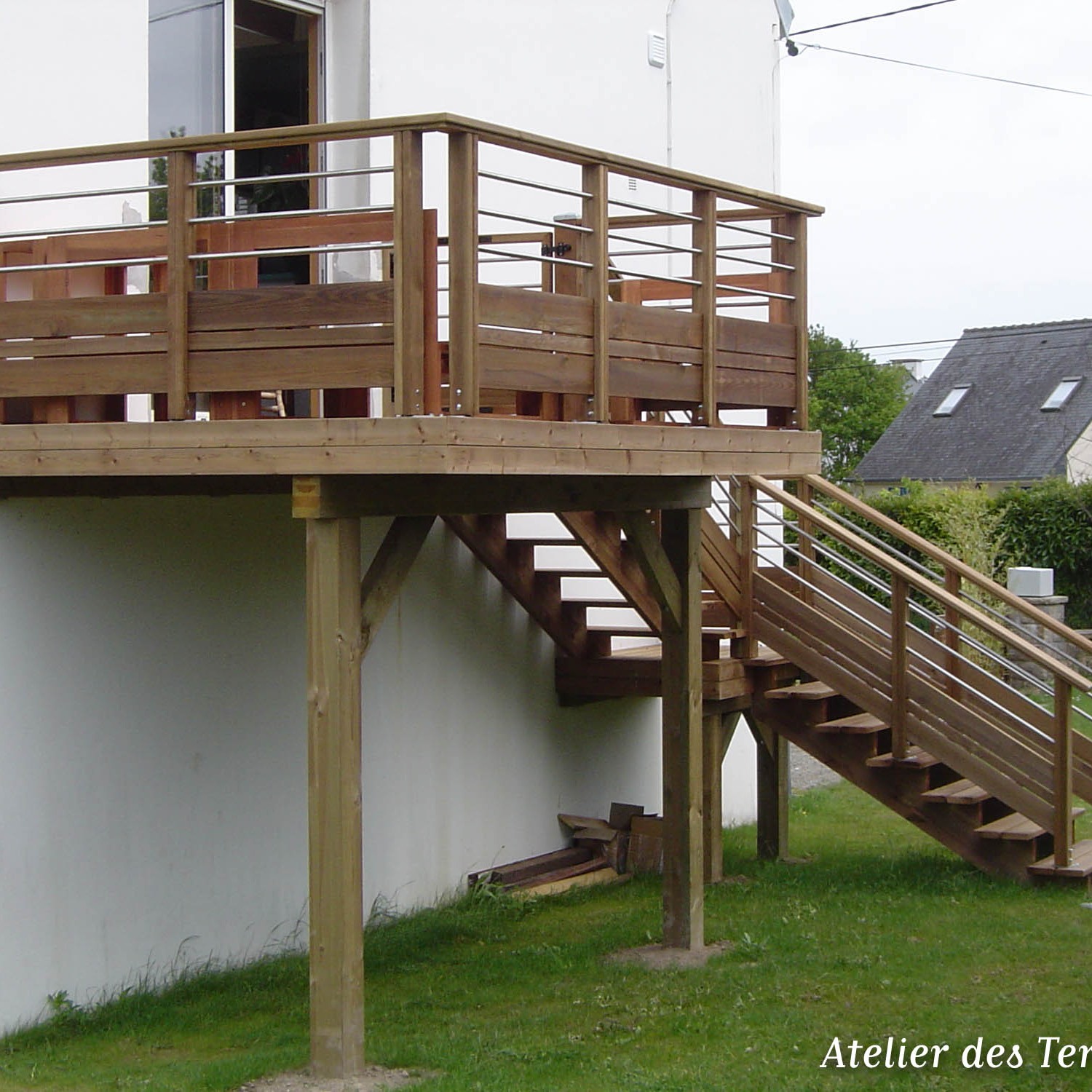 1651715065 652 Realisation dune terrasse en hauteur en Pin Rouge - Réalisation d'une terrasse en hauteur en Pin Rouge...