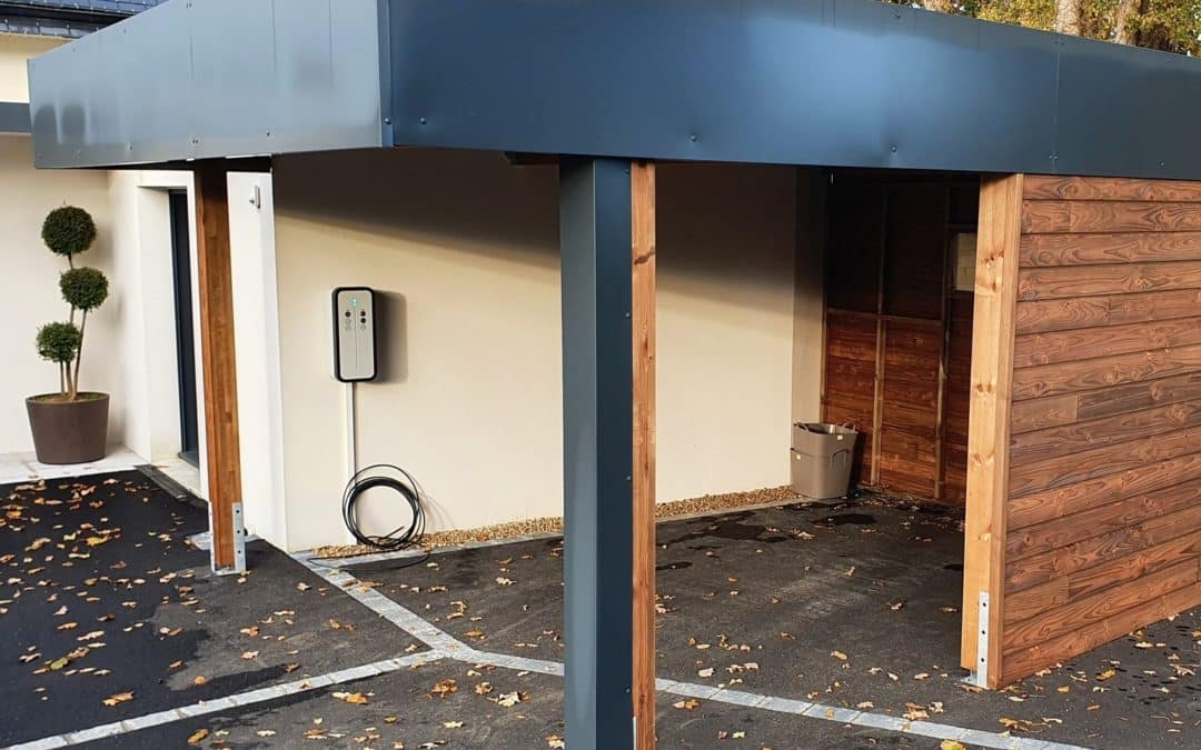 Réalisation d’un carport en bois, finition acier l…