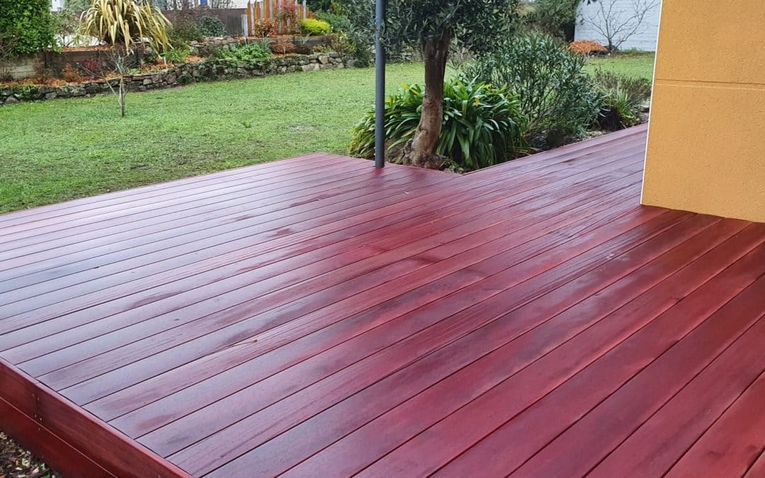 Réalisation d’une terrasse au sol en Padouk. 
 Le …