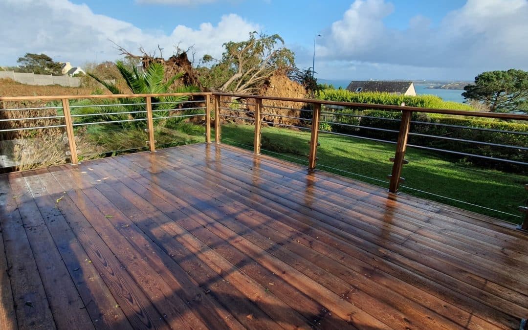 Réalisation d’une terrasse sur poteaux en Pin roug…