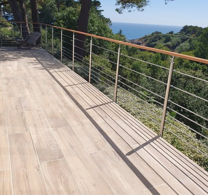 Découvrez la réalisation d’un garde-corps en inox, modèle Groix…