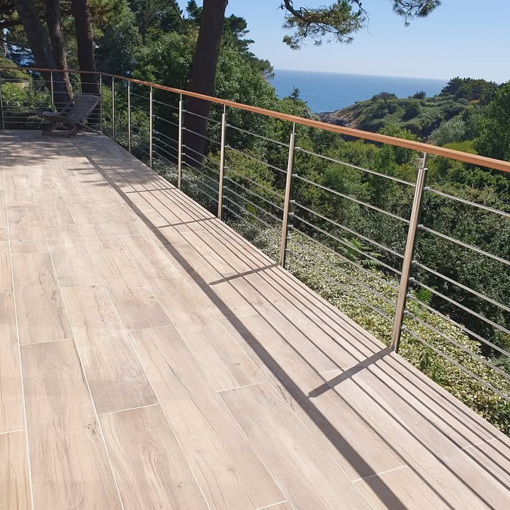 Decouvrez la realisation dun garde corps en inox modele Groix 1 1176259724305511 - Découvrez la réalisation d'un garde-corps en inox, modèle Groix...