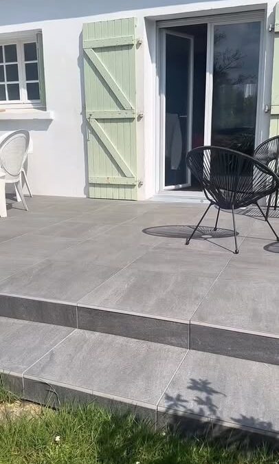 Realisation d’une magnifique terrasse en carrelage…